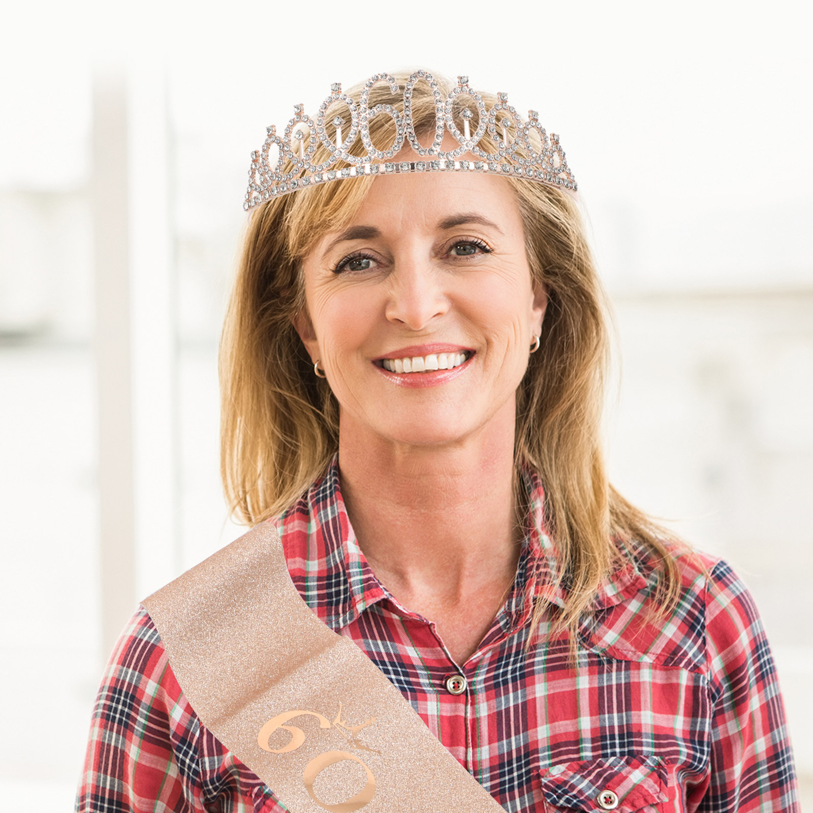 Birthday Sash Glitter - 1セット女性用誕生日クラウンサッシュセット装飾グリッターティアラショルダーストラップ誕生日パーティー独身女性の友達用