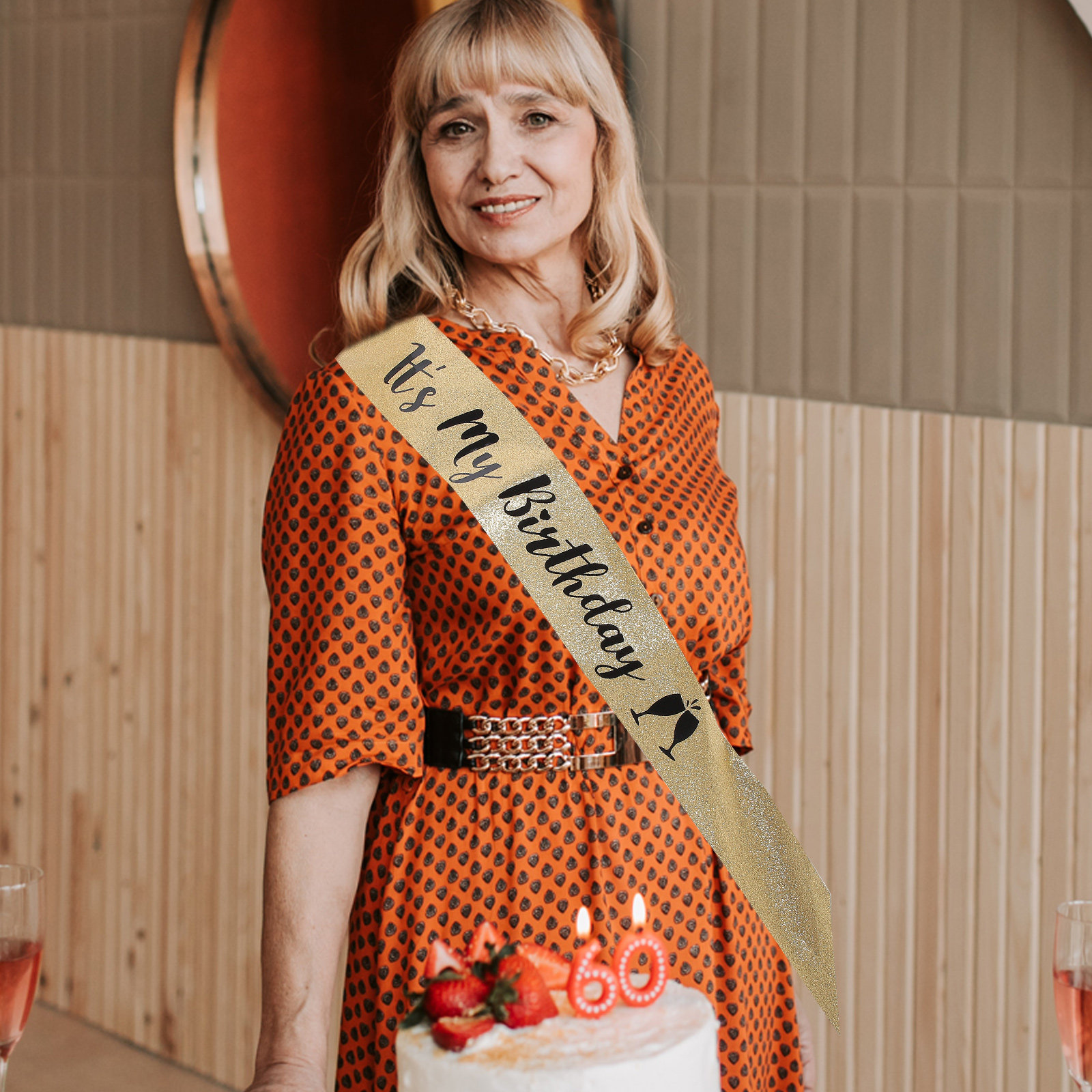 1個入り シャイニーグリッター生地のバースデーサッシュ ショ - Birthday Sash Glitter のレビューと価格