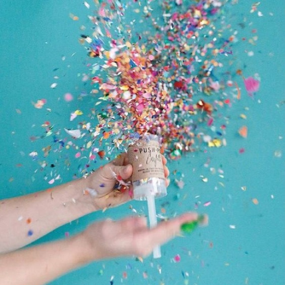 誕生日や結婚式のギフト用の丸い紙吹雪 - Confetti Cannon Tube のレビューと価格
