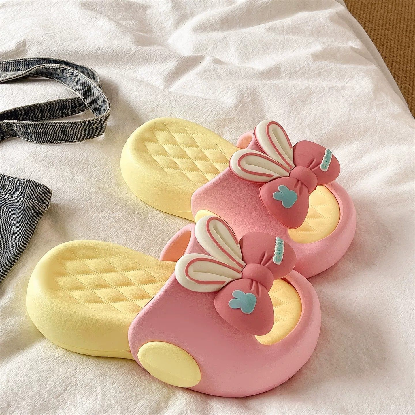 かわいいリボン付きうさぎ耳プラットフォームスリッパ レディー - Cotton Candy Cone のレビューと価格