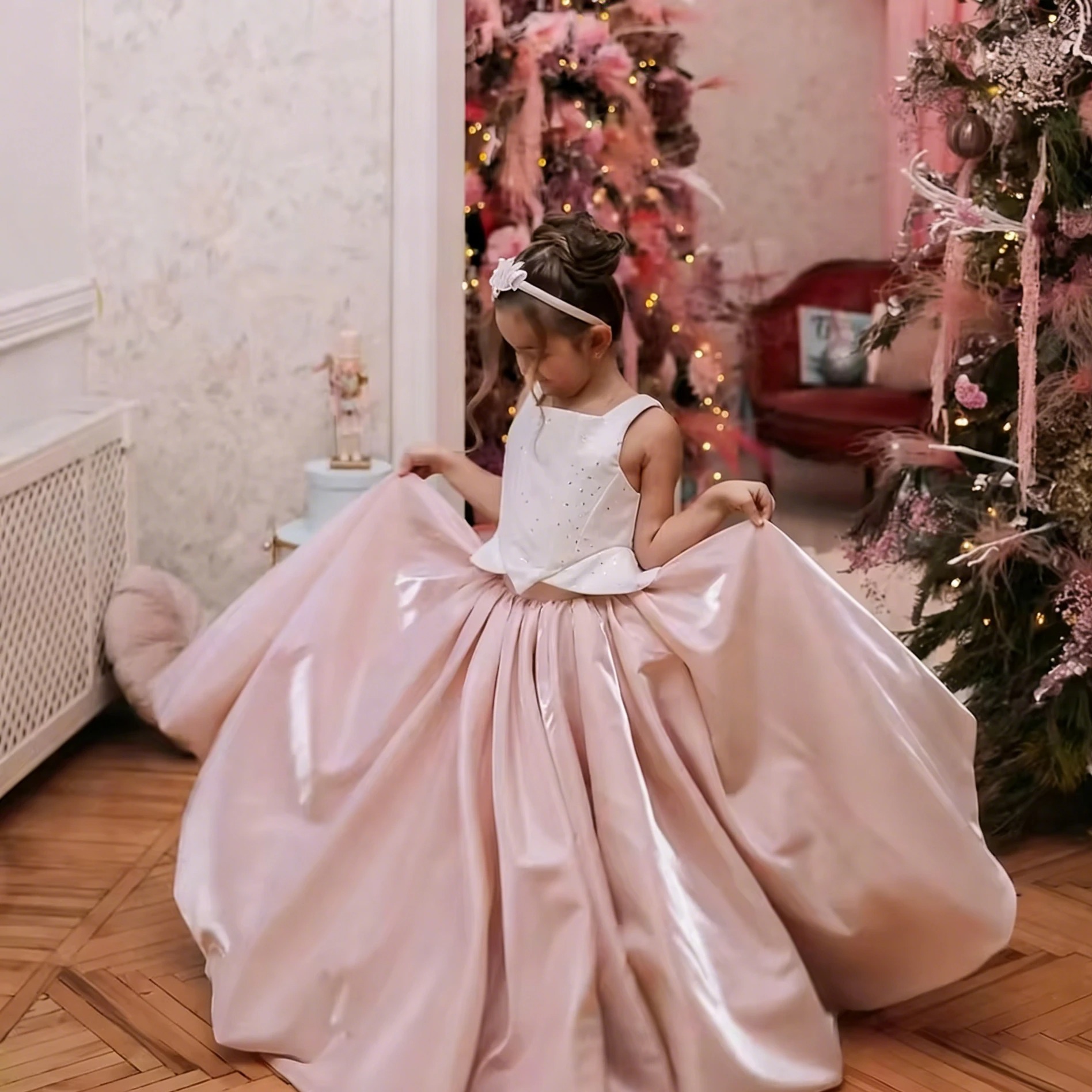 カスタマイズされたフラワーガールドレス結婚式用グリッターノー - Birthday Sash Glitter のレビューと価格