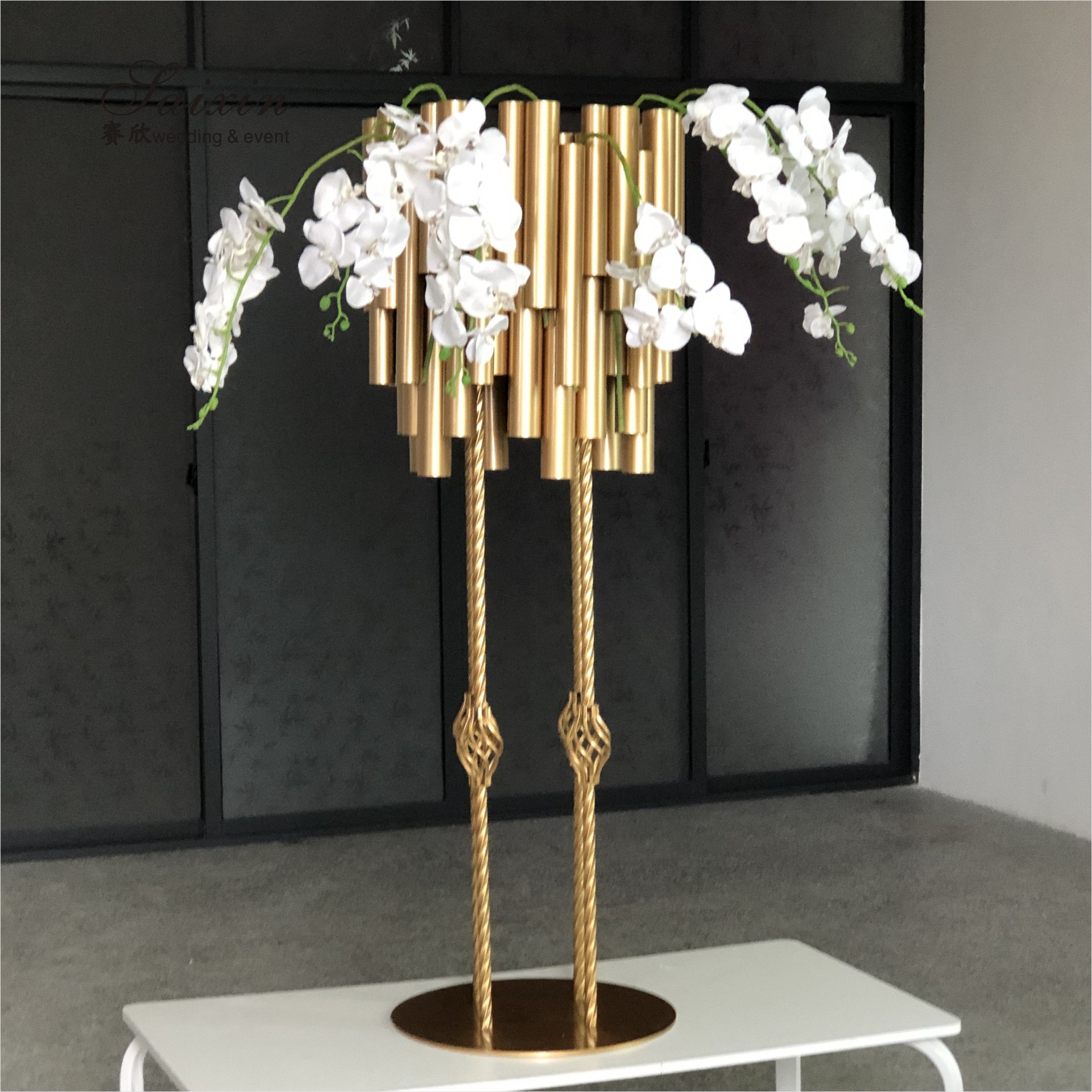 結婚式の装飾用品、ユニークな形の金属製装飾フラワー スタンド - Party Event Supply Store のレビューと価格